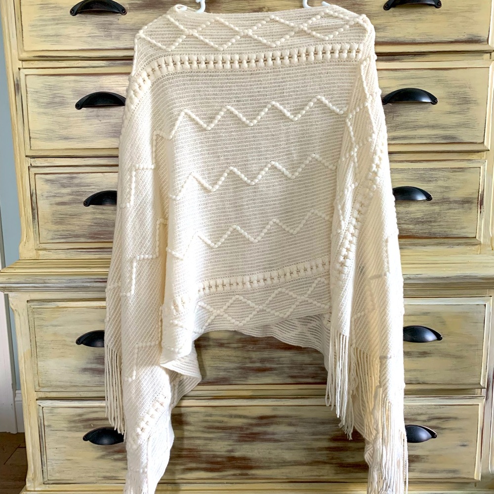 New with Tags: Paper Store knitted pull-over shall one size